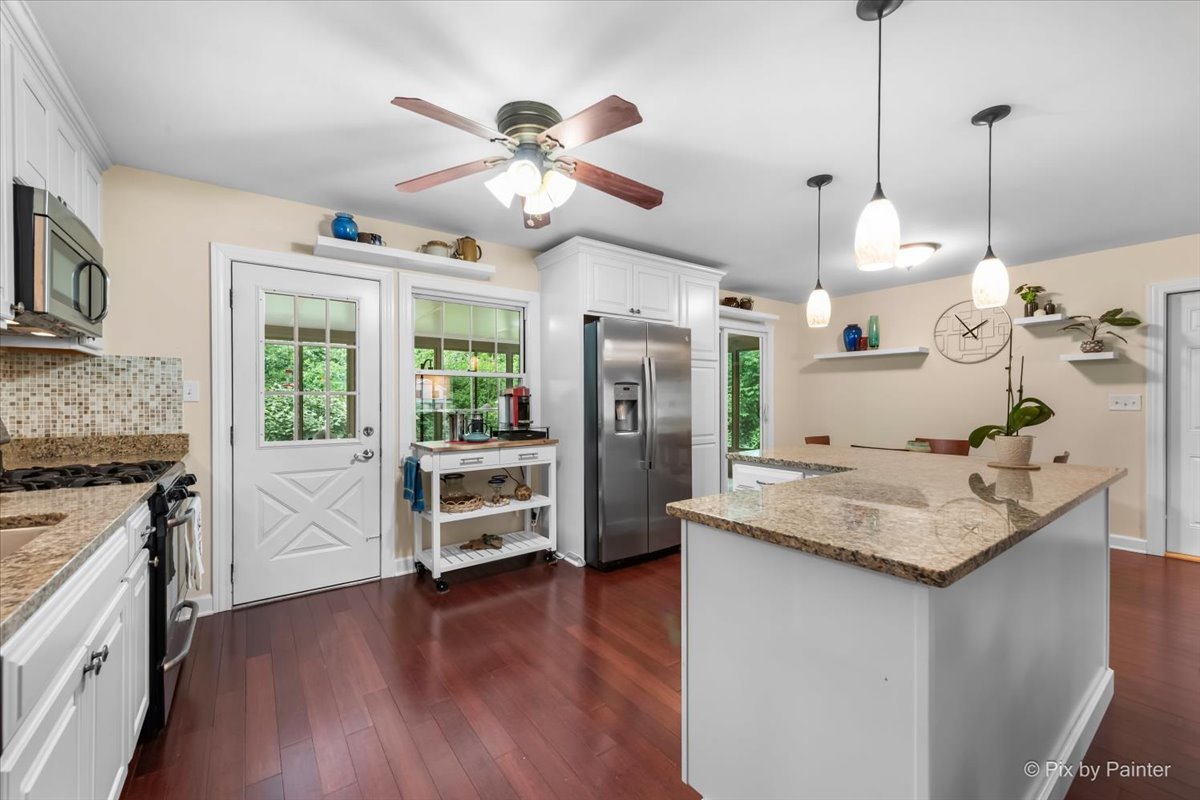 1836 Maple Lane, Sleepy Hollow, IL 60118