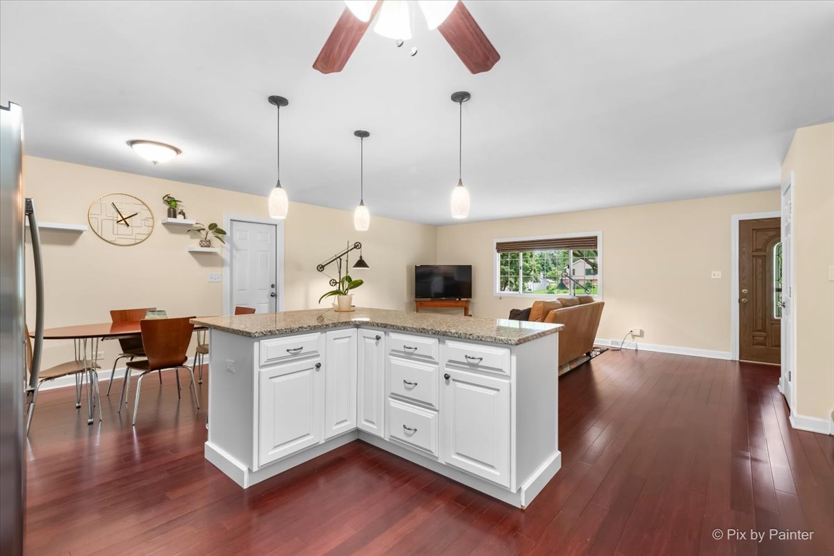 1836 Maple Lane, Sleepy Hollow, IL 60118