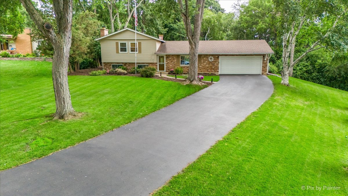 1836 Maple Lane, Sleepy Hollow, IL 60118