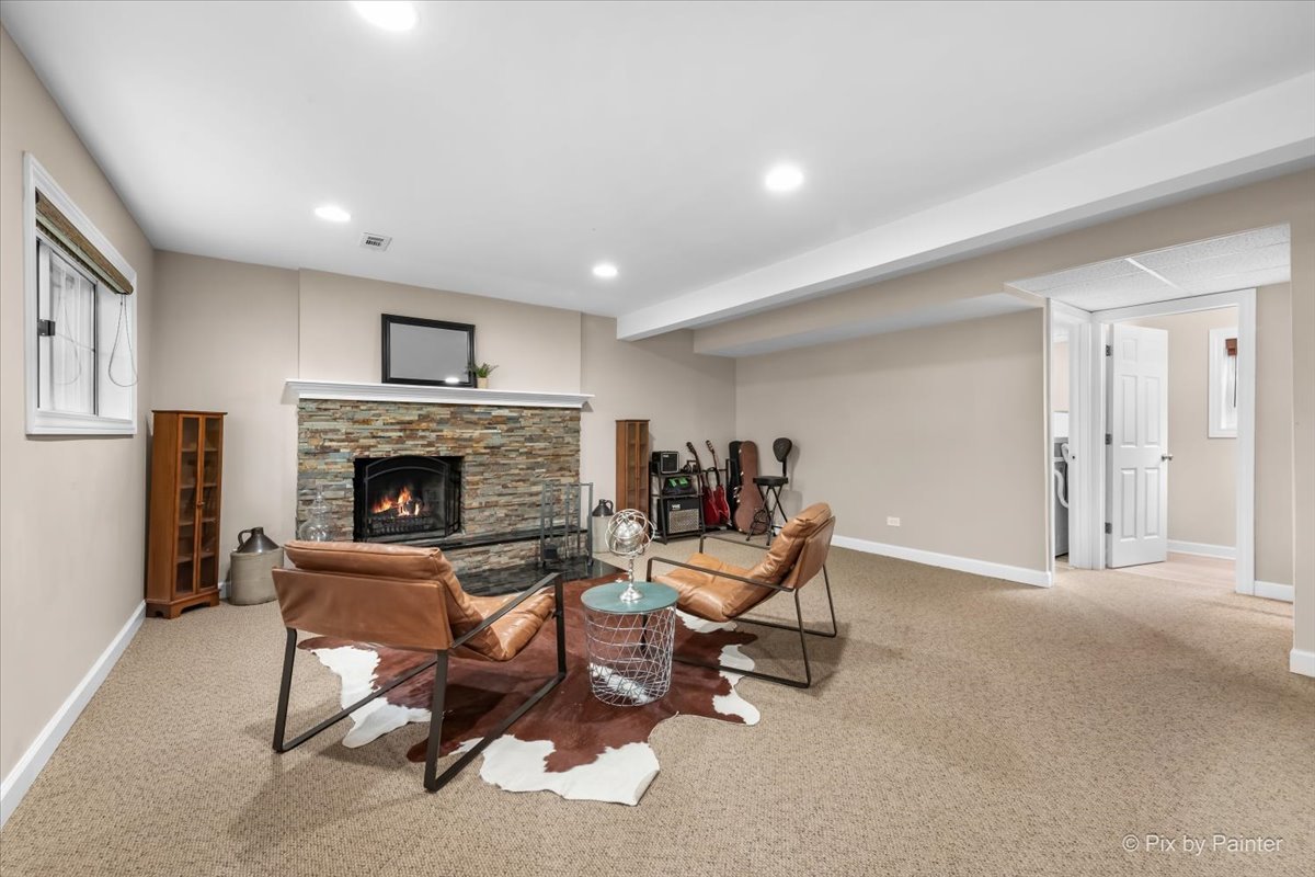 1836 Maple Lane, Sleepy Hollow, IL 60118