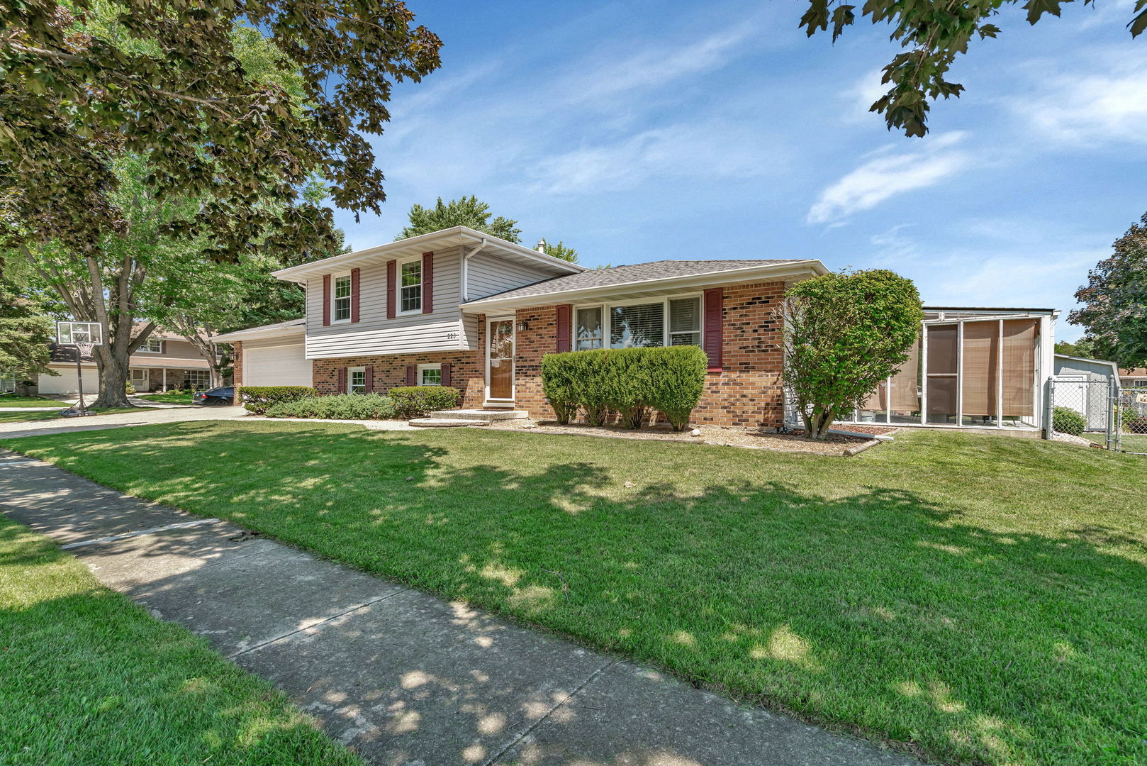 220 Shabbona Drive, Minooka, IL 60447