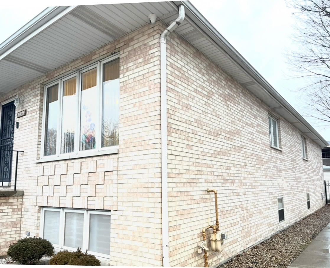 3267 S Hamilton Avenue, Chicago, IL 60608