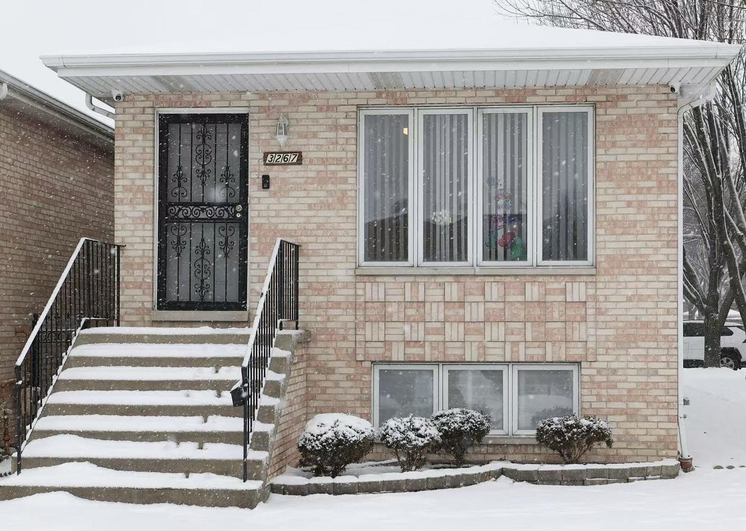 3267 S Hamilton Avenue, Chicago, IL 60608