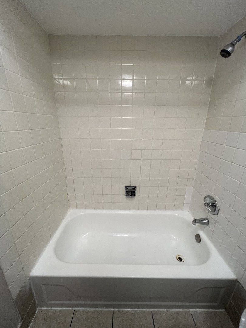 3448 Salem Walk Drive #A2, Northbrook, IL 60062