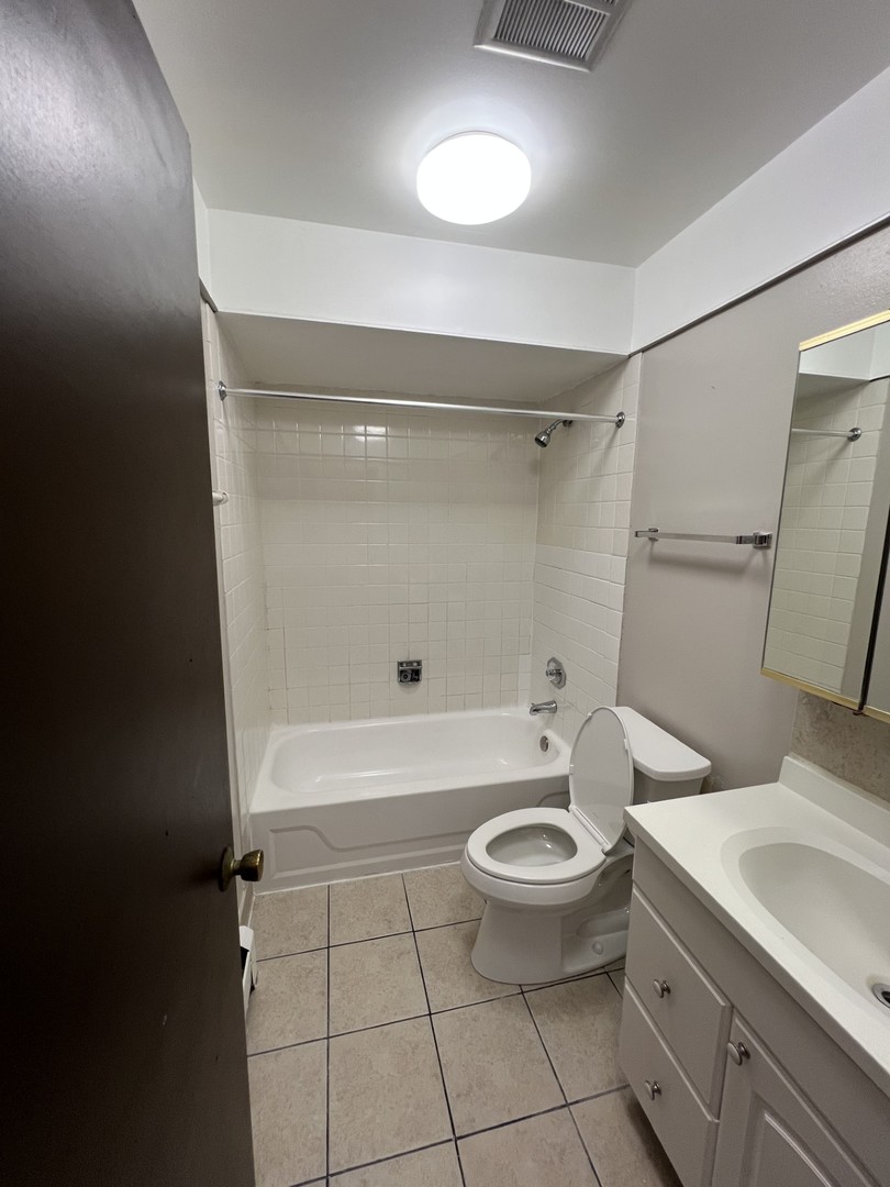 3448 Salem Walk Drive #A2, Northbrook, IL 60062