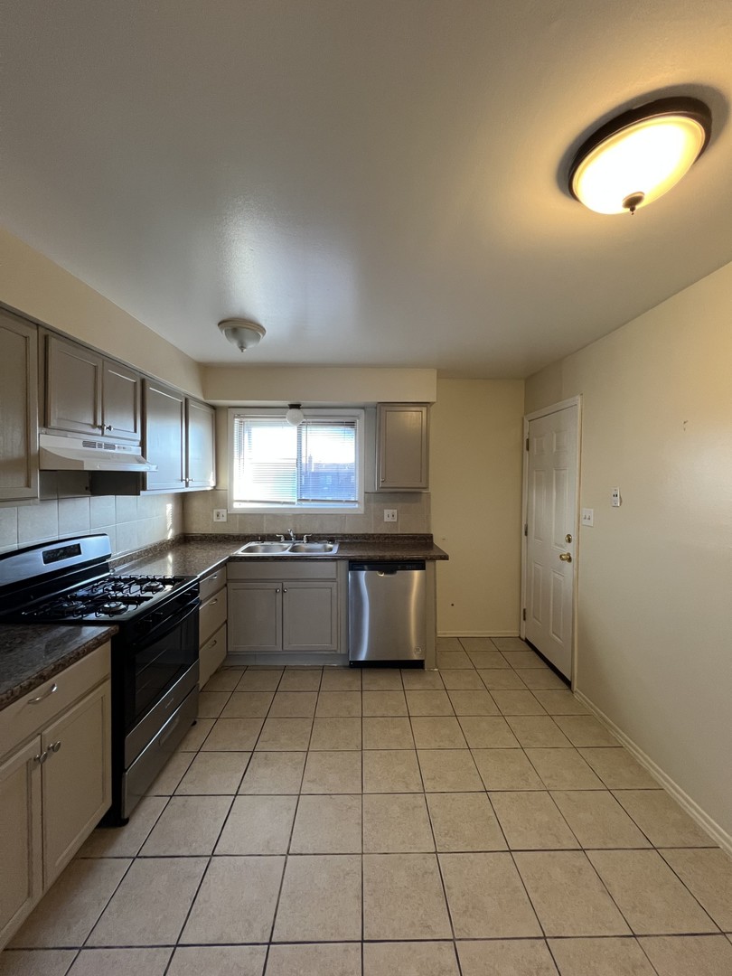 3448 Salem Walk Drive #A2, Northbrook, IL 60062