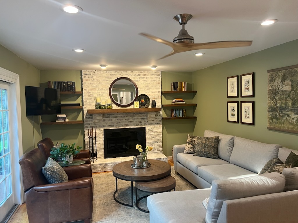 156 Carleton Avenue, Glen Ellyn, IL 60137
