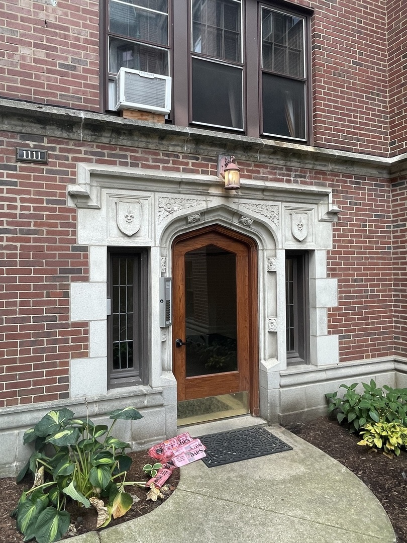 1111 Holley Court #113, Oak Park, IL 60301