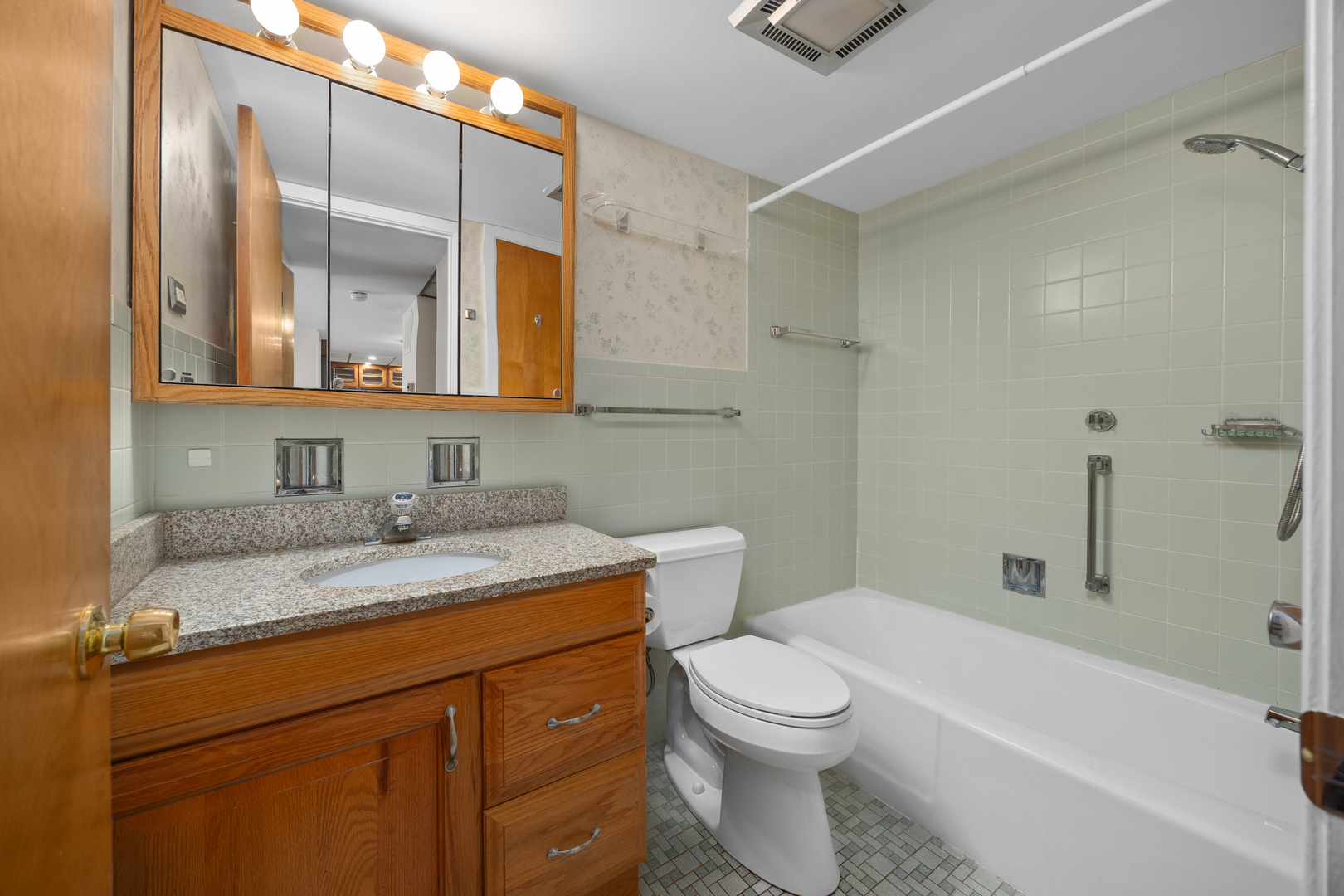 5540 Walnut Avenue #26A, Downers Grove, IL 60515