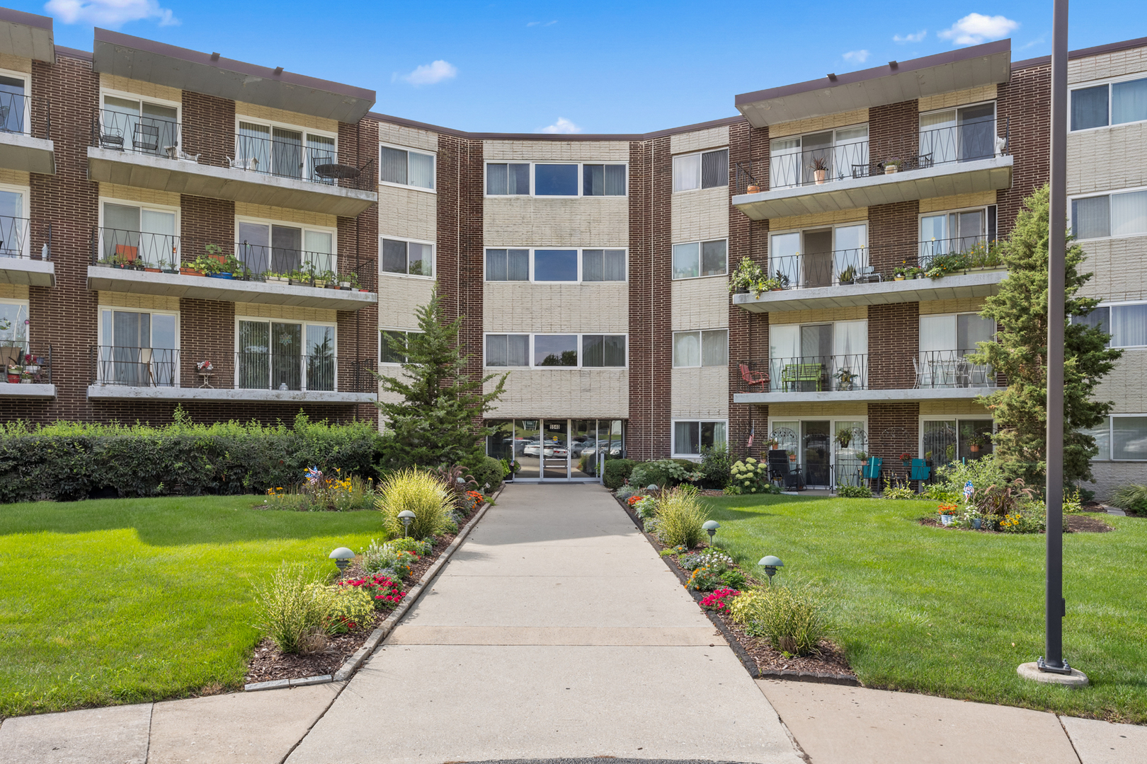 5540 Walnut Avenue #26A, Downers Grove, IL 60515