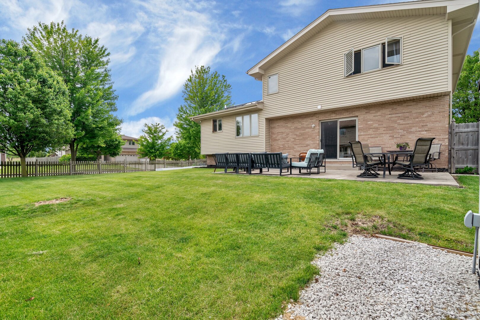 806 Feeney Drive, Minooka, IL 60447