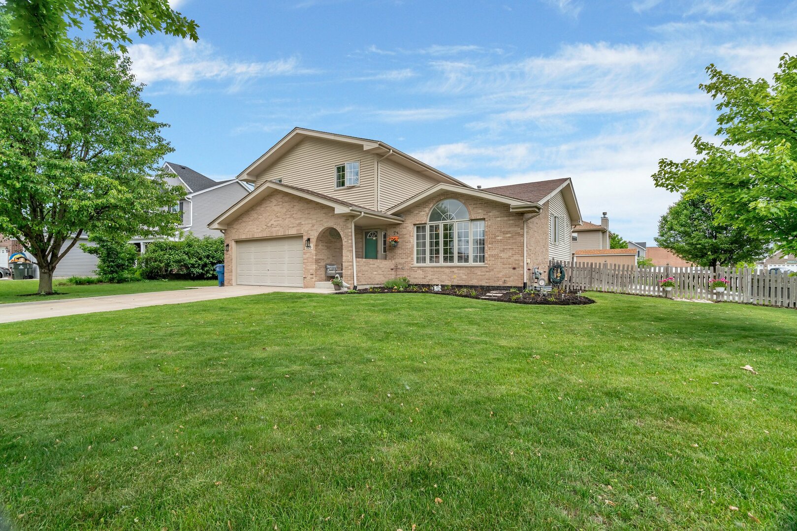 806 Feeney Drive, Minooka, IL 60447