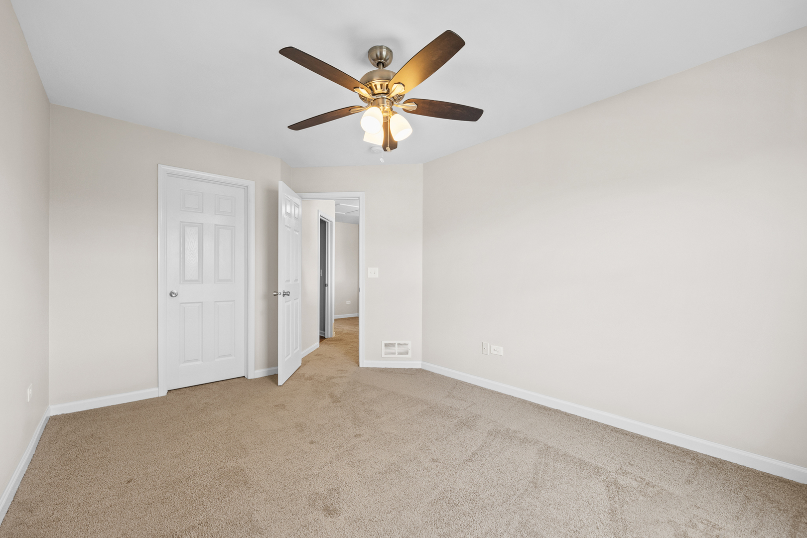304 CLARIDGE Circle, Bolingbrook, IL 60440