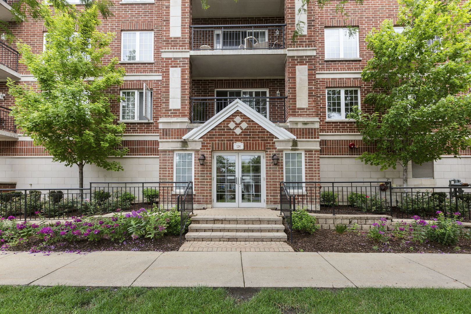 124 W Colfax Street #301, Palatine, IL 60067