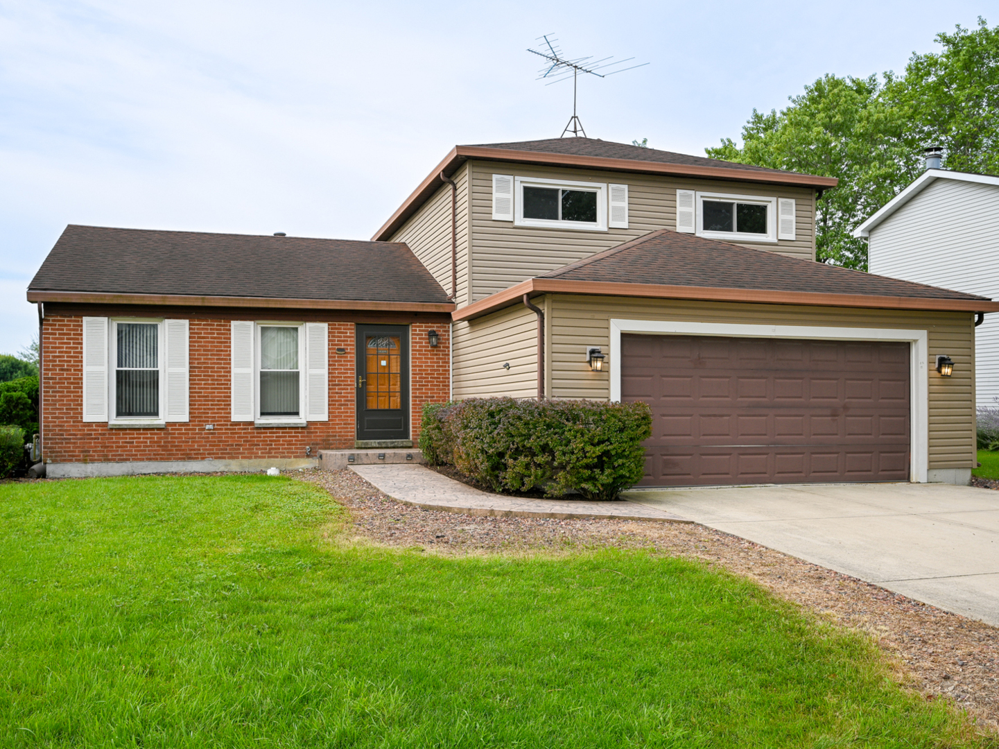 1141 Robey Avenue, Downers Grove, IL 60516