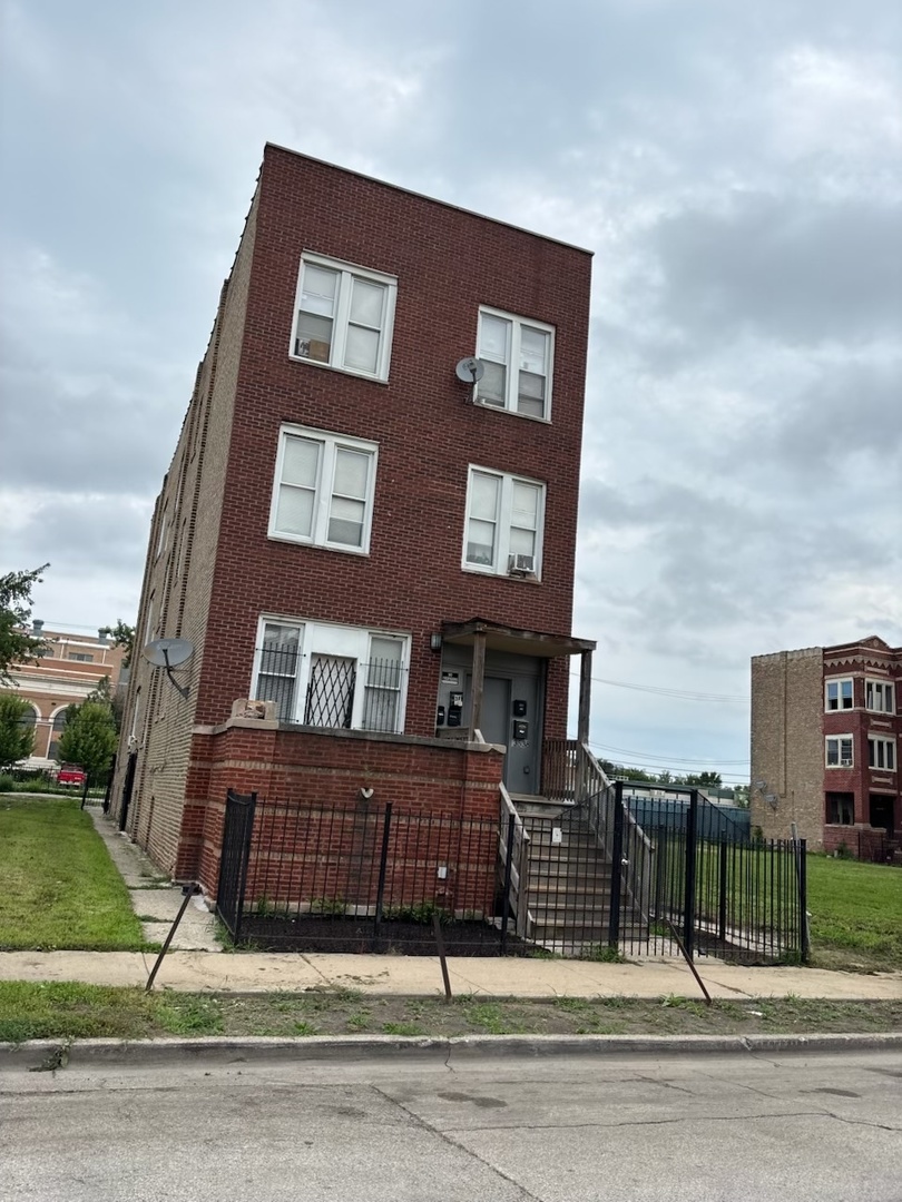 3538 W Grenshaw Street, Chicago, IL 60624