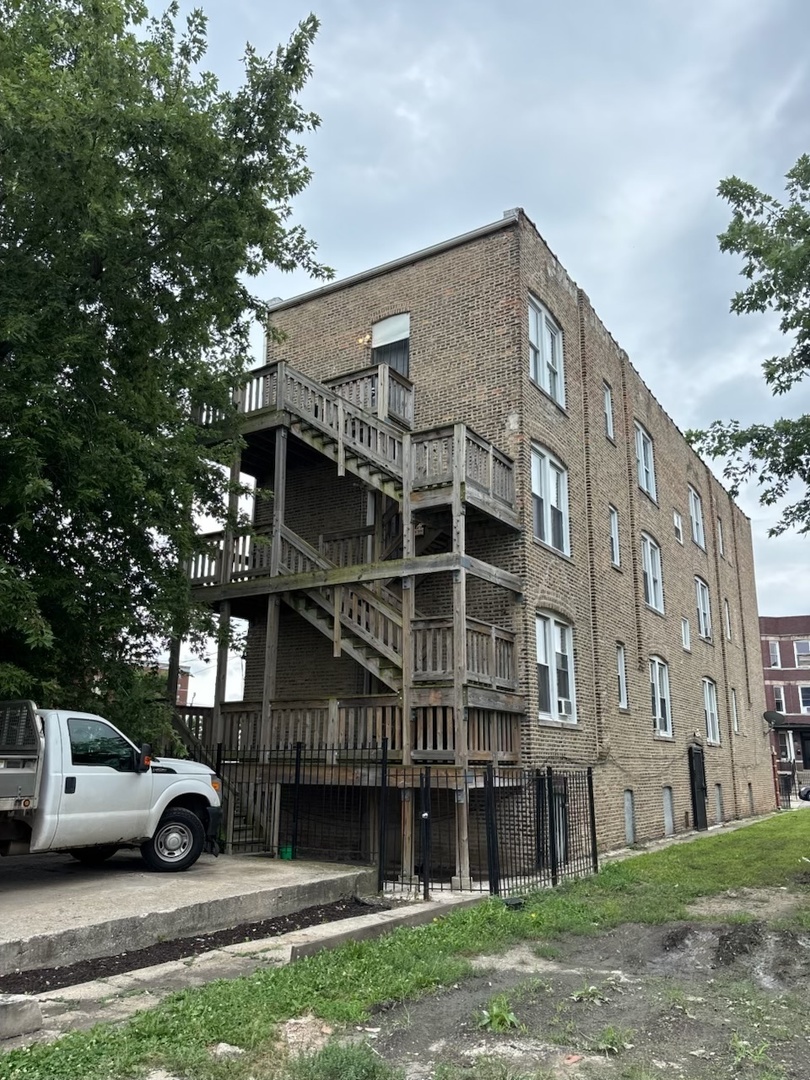 3538 W Grenshaw Street, Chicago, IL 60624