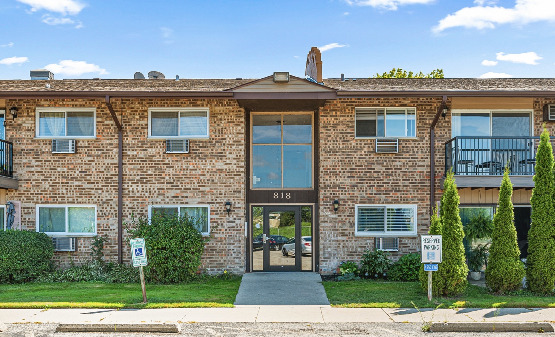 818 E Old Willow Road #101, Prospect Heights, IL 60070
