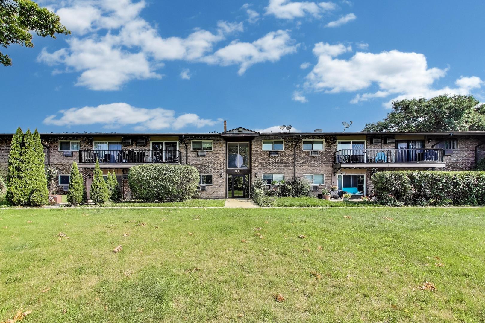 818 E Old Willow Road #101, Prospect Heights, IL 60070