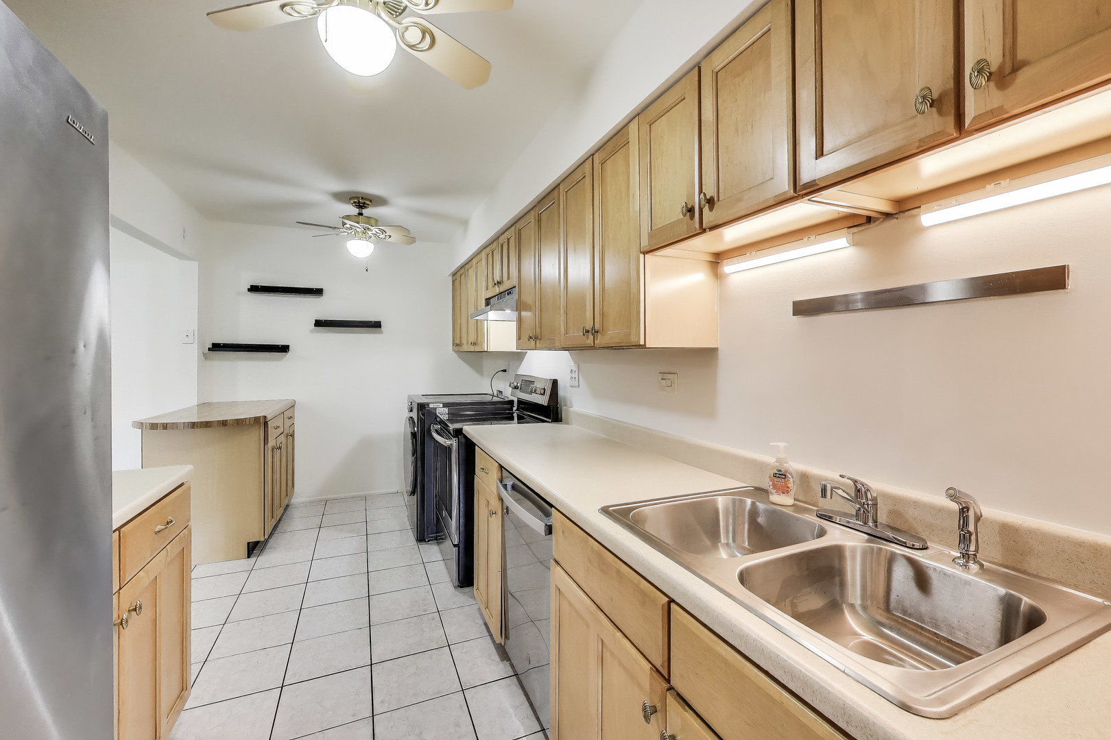 818 E Old Willow Road #101, Prospect Heights, IL 60070