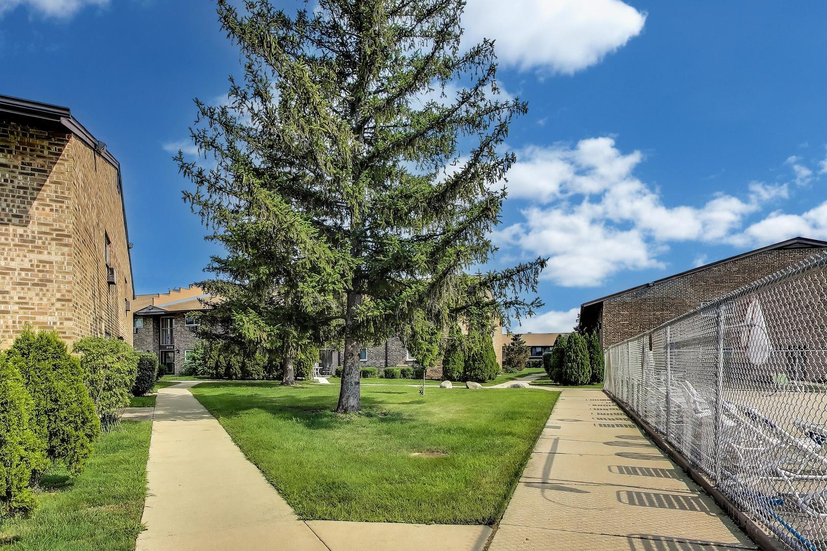 818 E Old Willow Road #101, Prospect Heights, IL 60070