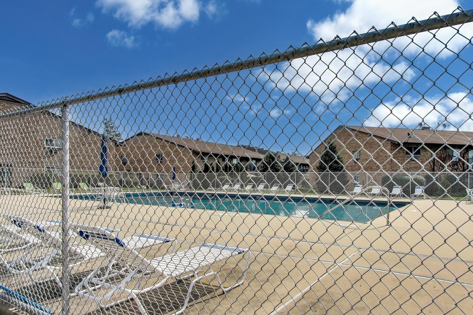 818 E Old Willow Road #101, Prospect Heights, IL 60070