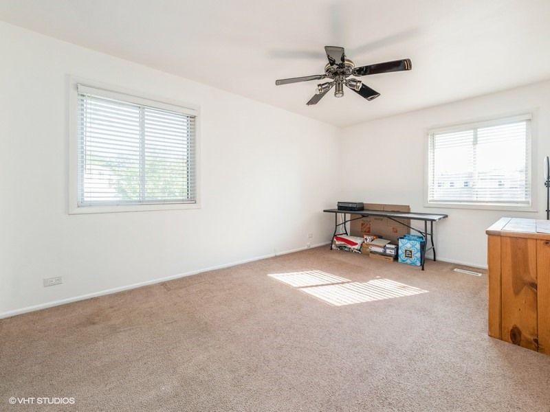 325 BAYVIEW Point, Schaumburg, IL 60194