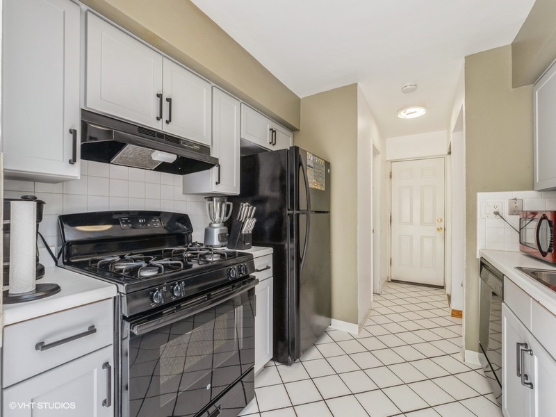 325 BAYVIEW Point, Schaumburg, IL 60194