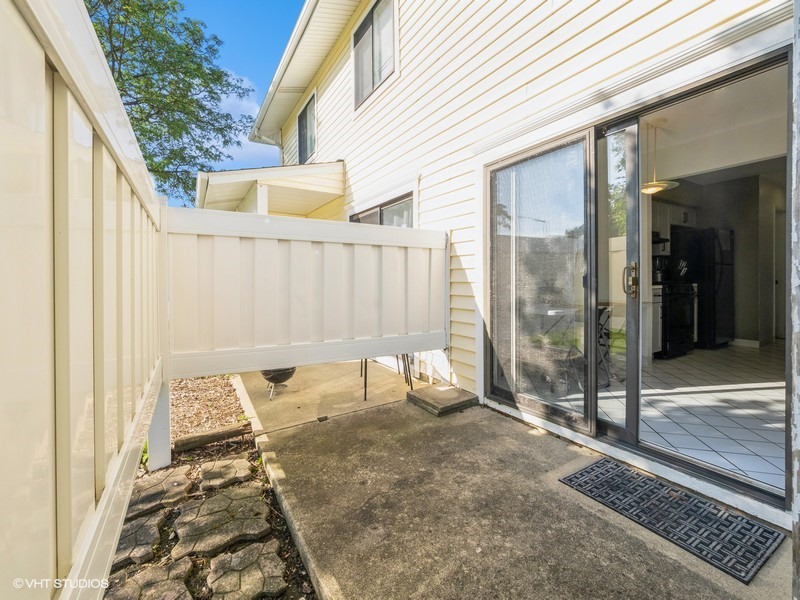 325 BAYVIEW Point, Schaumburg, IL 60194