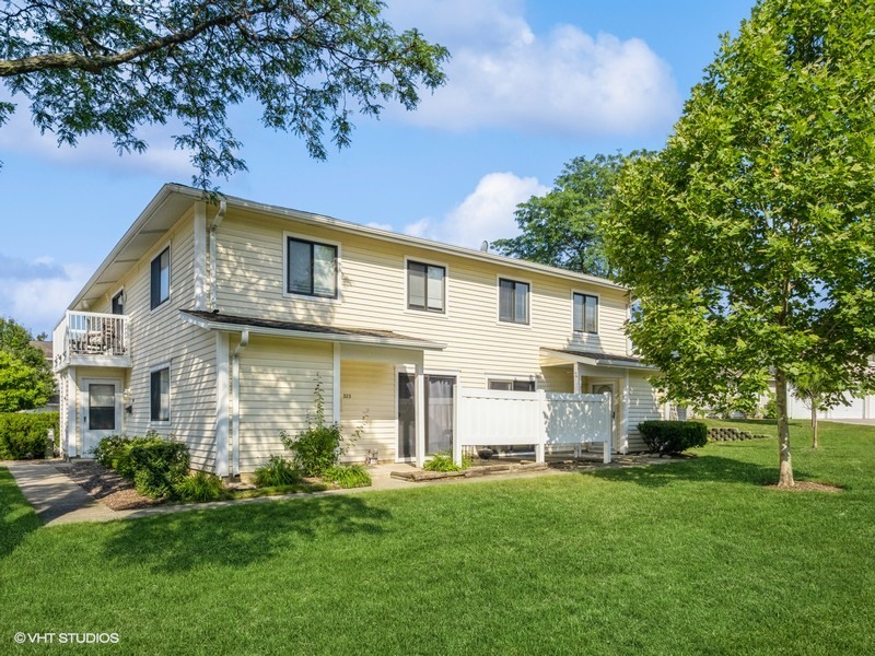 325 BAYVIEW Point, Schaumburg, IL 60194