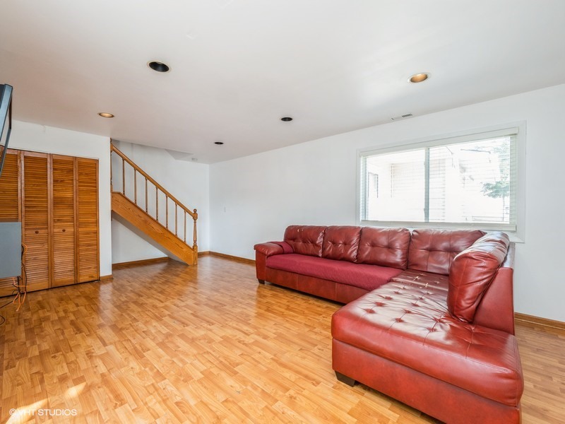 325 BAYVIEW Point, Schaumburg, IL 60194