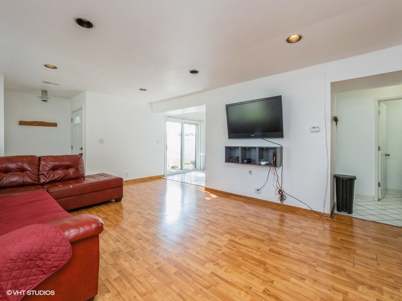 325 BAYVIEW Point, Schaumburg, IL 60194