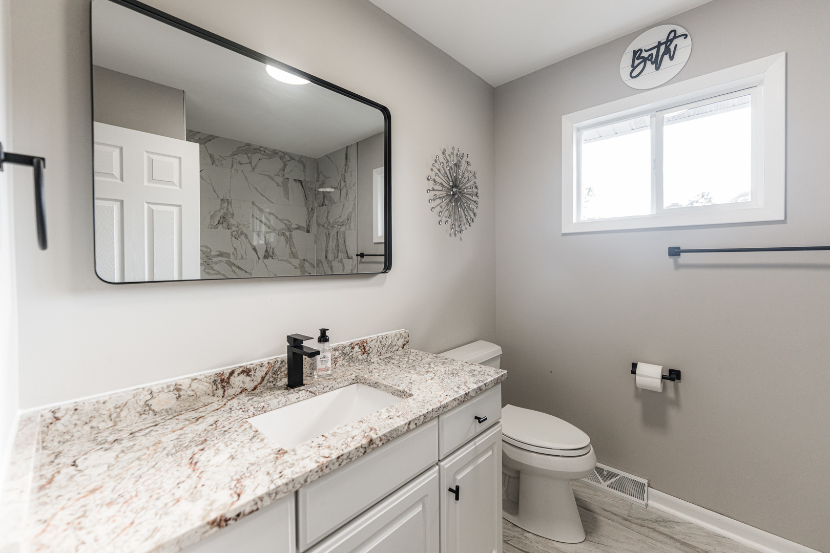22 W Prairie Avenue, Lombard, IL 60148