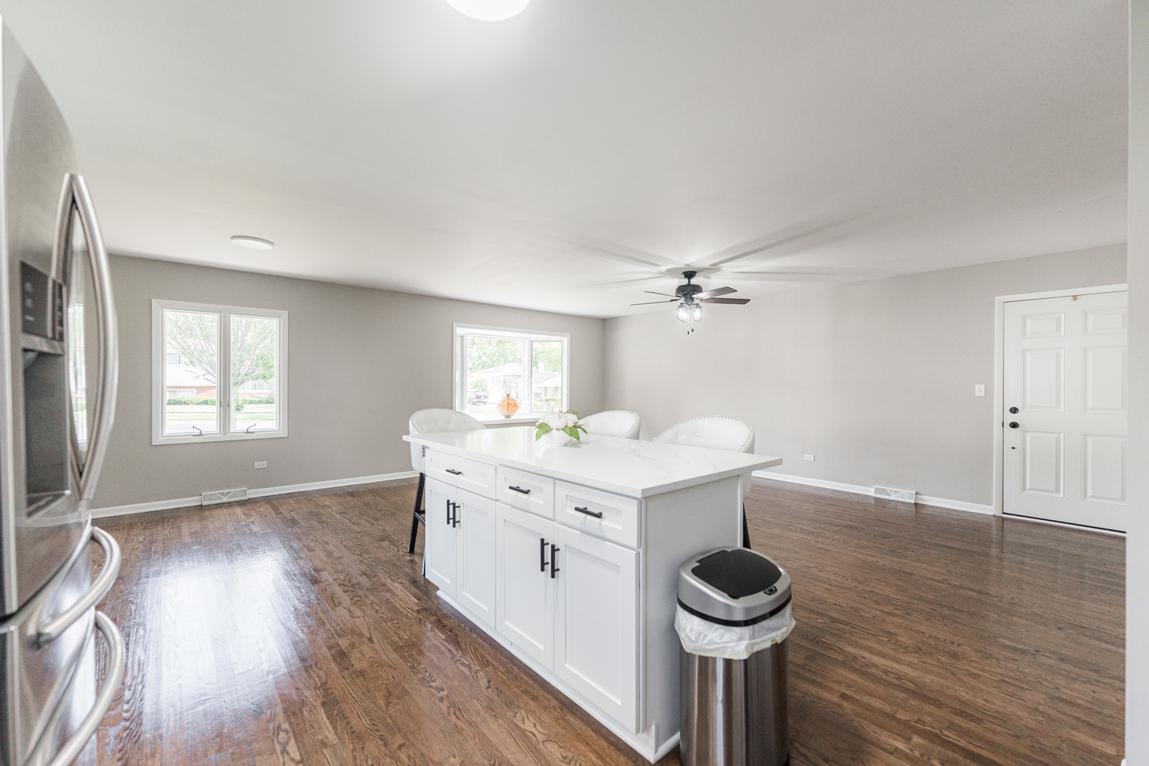22 W Prairie Avenue, Lombard, IL 60148