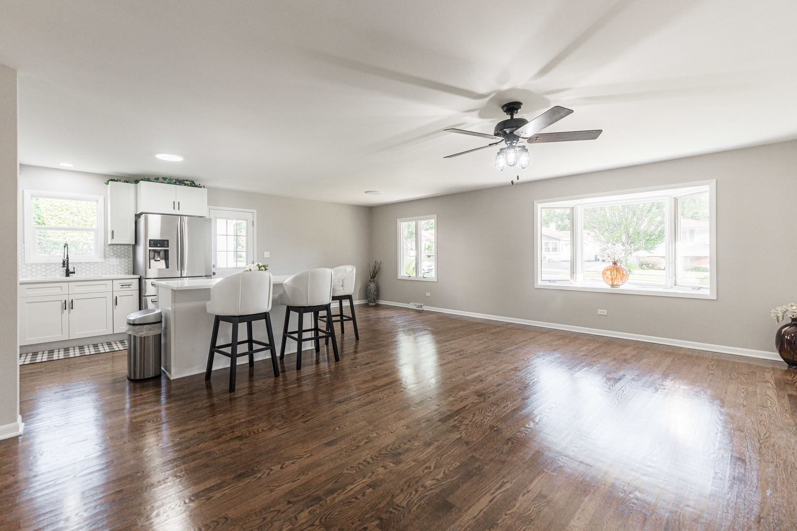 22 W Prairie Avenue, Lombard, IL 60148