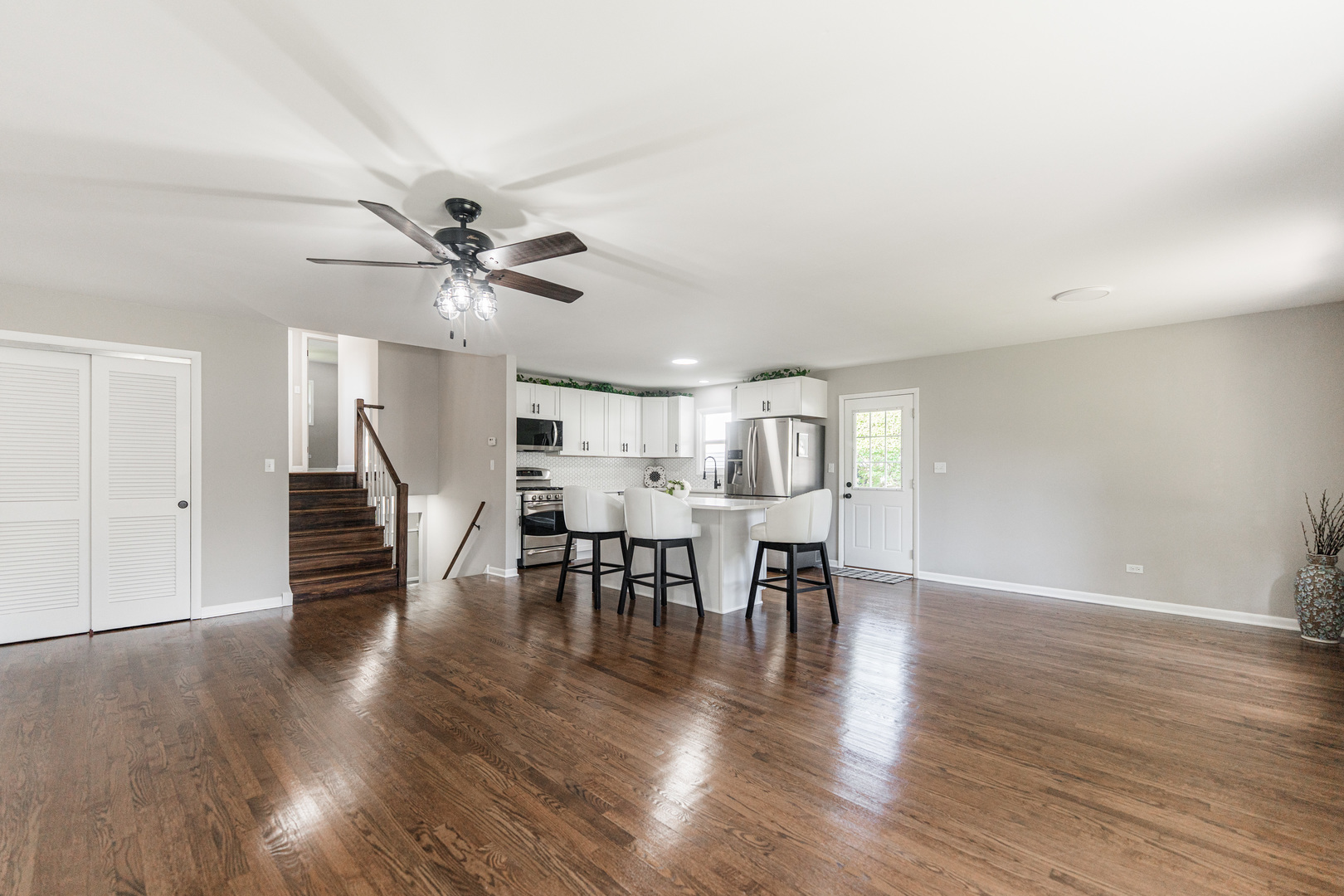 22 W Prairie Avenue, Lombard, IL 60148