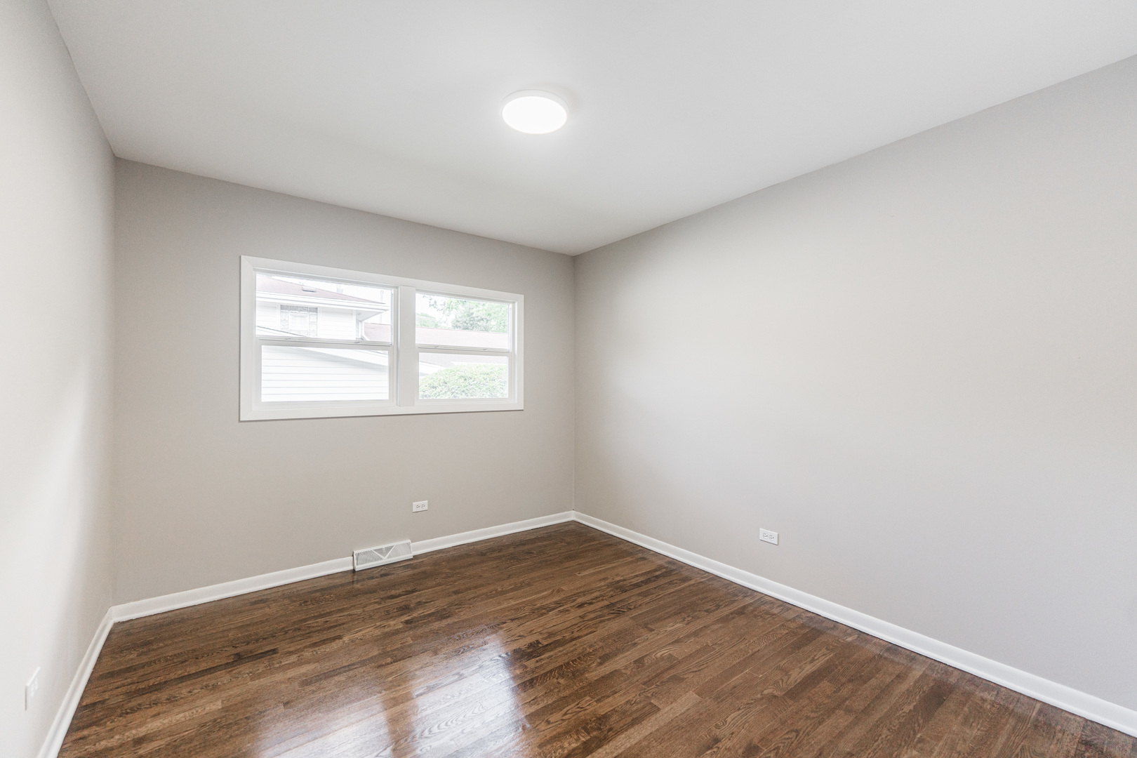 22 W Prairie Avenue, Lombard, IL 60148