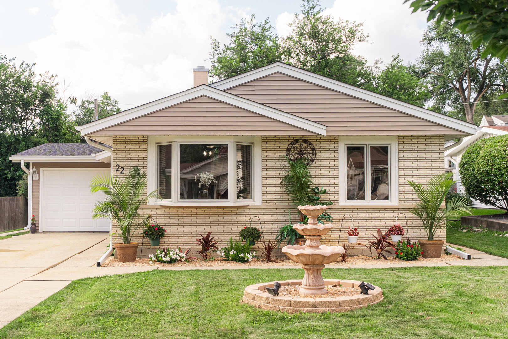 22 W Prairie Avenue, Lombard, IL 60148
