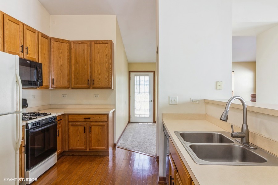 2418 Oneida Lane #2418, Naperville, IL 60563