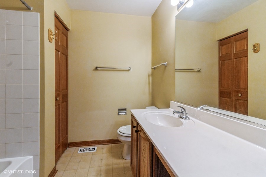 2418 Oneida Lane #2418, Naperville, IL 60563