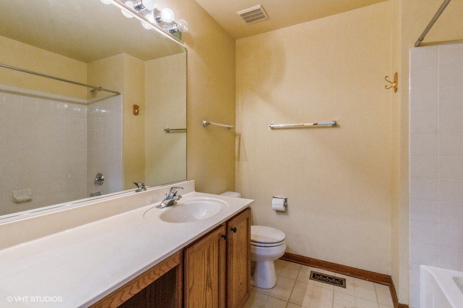 2418 Oneida Lane #2418, Naperville, IL 60563