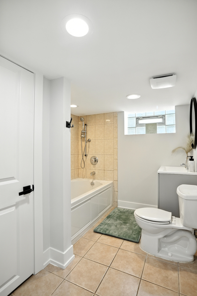 2808 W 84th Street, Chicago, IL 60652