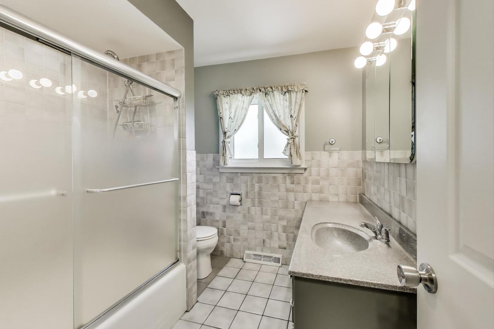 1920 Webster Lane, Des Plaines, IL 60018