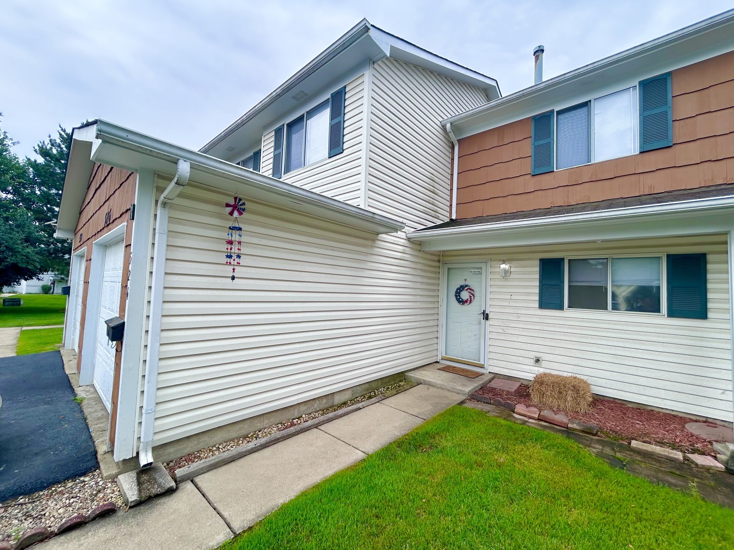 526 Alton Court, Carol Stream, IL 60188