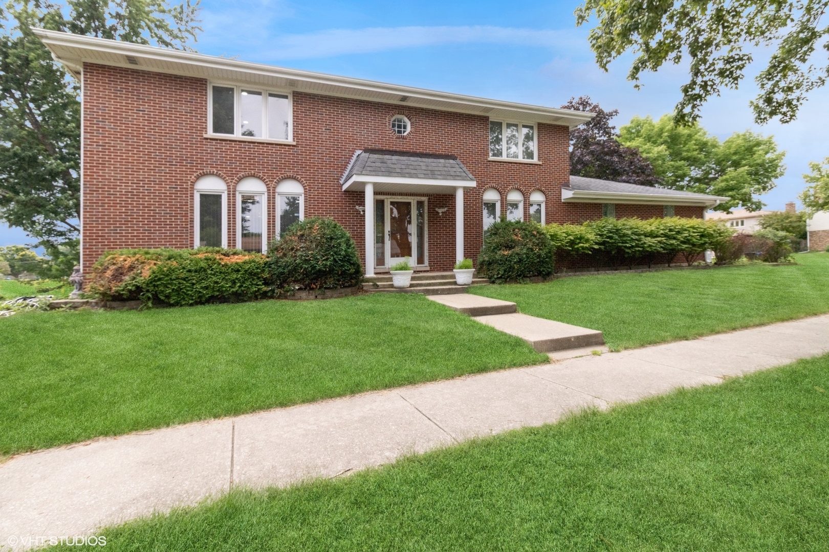 601 S Saint Cecilia Drive, Mount Prospect, IL 60056