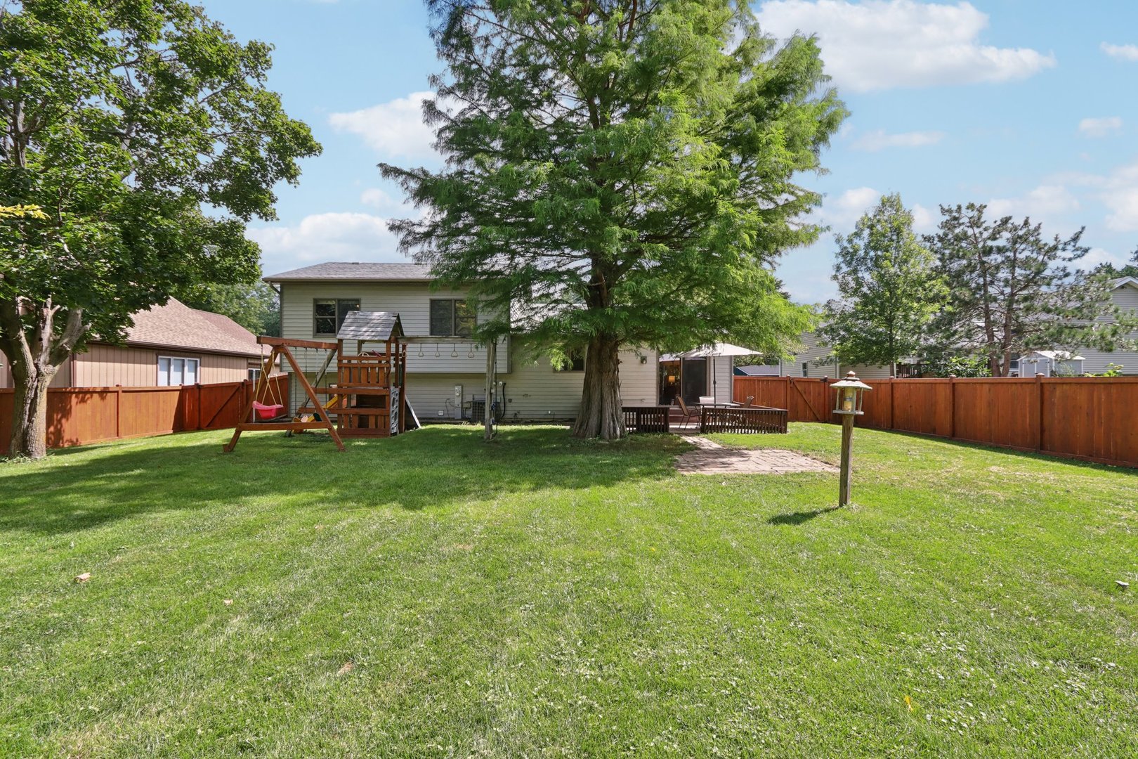 1217 Lakewood Drive, Somonauk, IL 60552