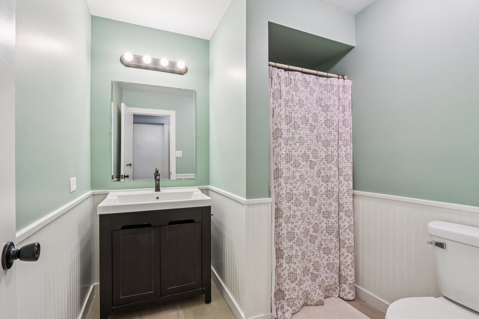 1217 Lakewood Drive, Somonauk, IL 60552