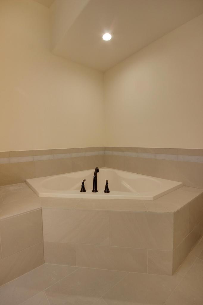 8247 Dylan Drive, Merrillville, IN 46410