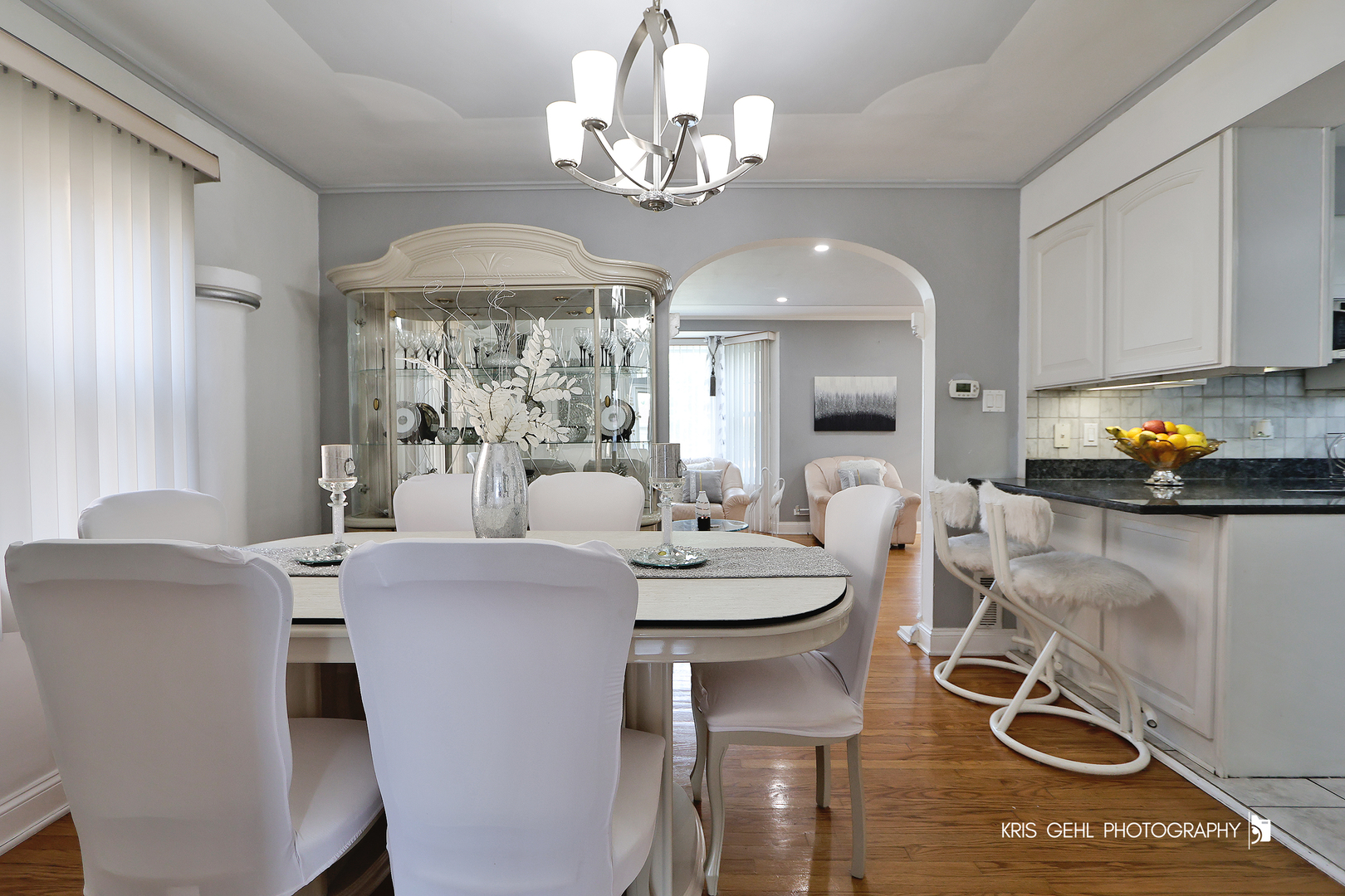 6847 W Foster Avenue, Chicago, IL 60656