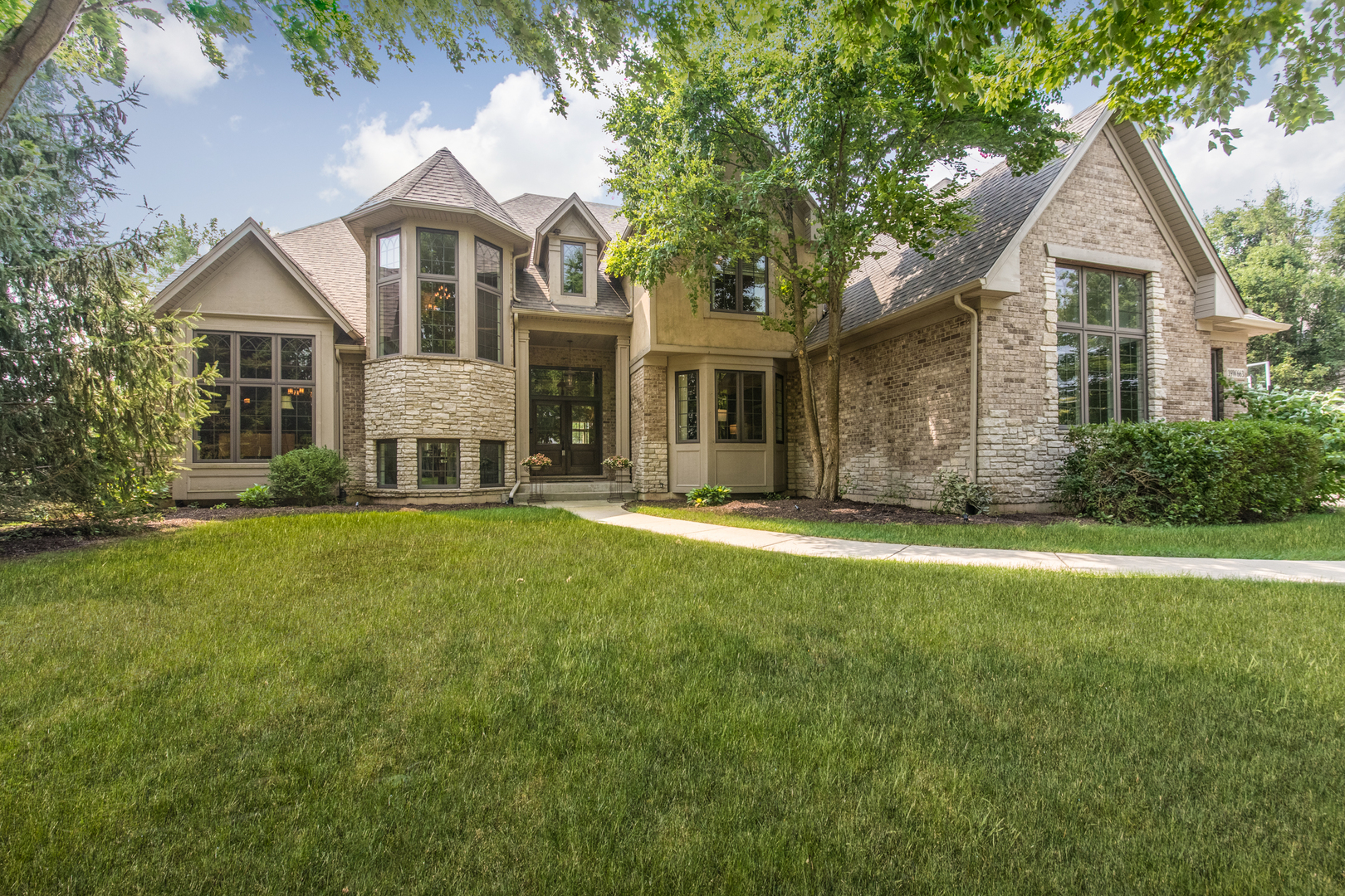 39W663 Henry David Thoreau Place, St. Charles, IL 60175